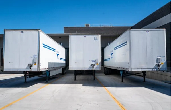 美國卡車運輸的隱性成本：這8項附加費你避開了嗎？